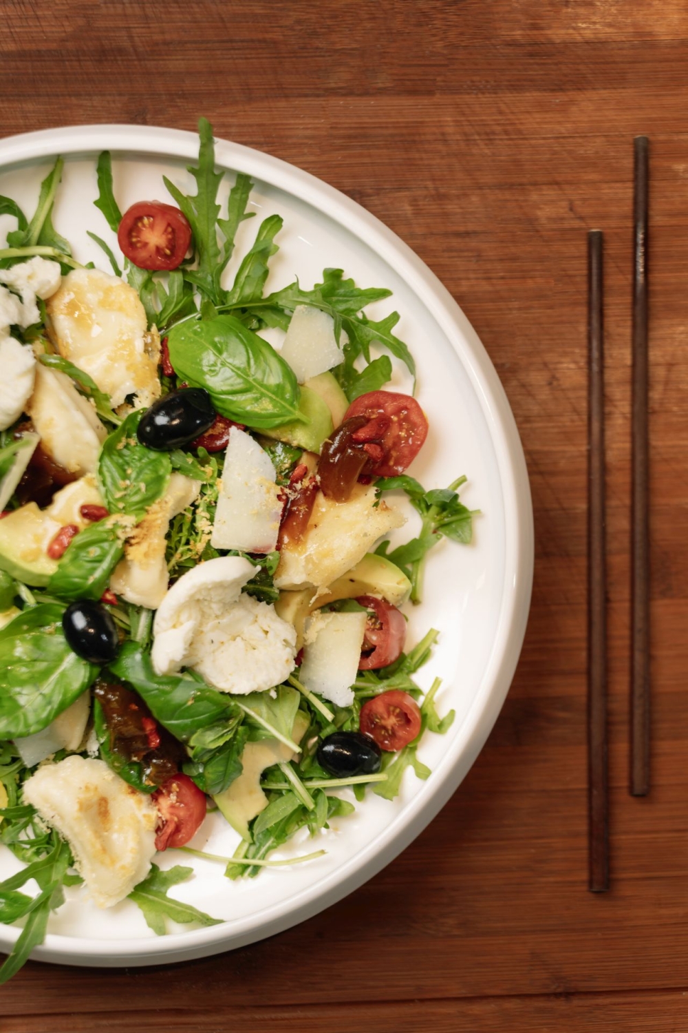 ყველის ვარენიკი ავოკადოთი და რუკოლათი