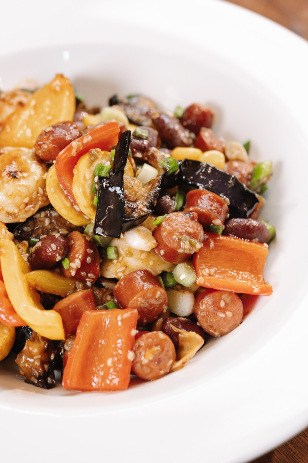 პელმენისა და შებოლილი სოსისის სადილი